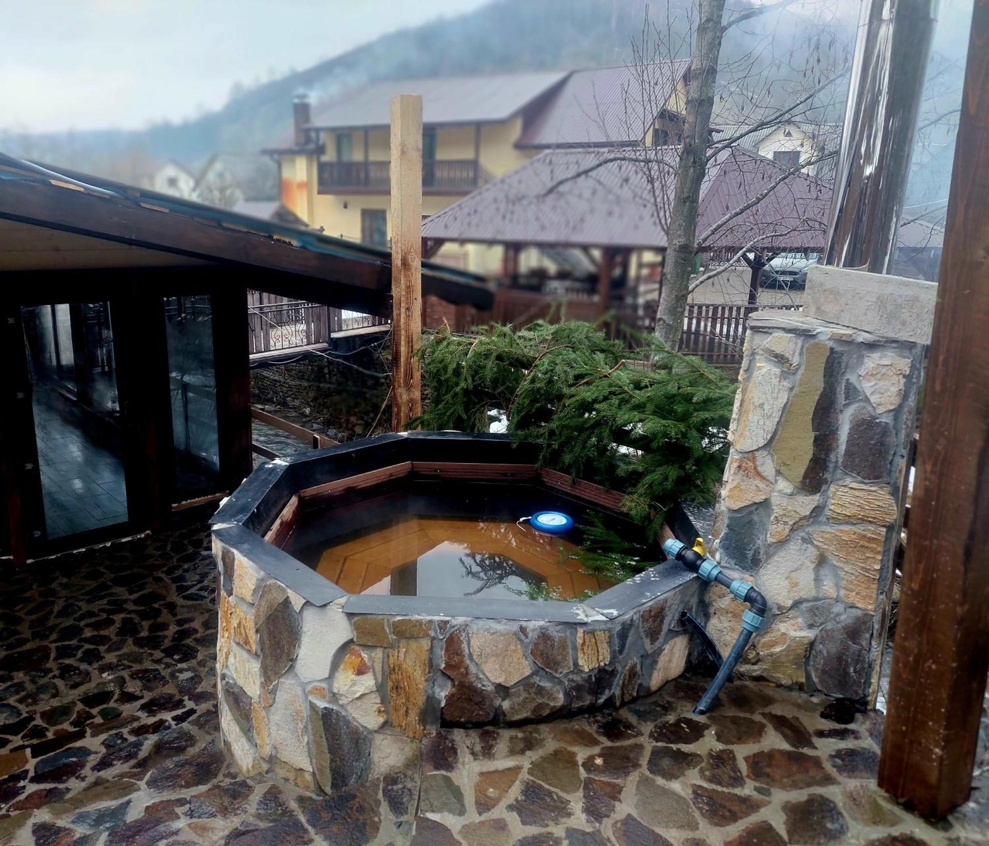 Коло Гір Hotel Kolochava Exterior photo