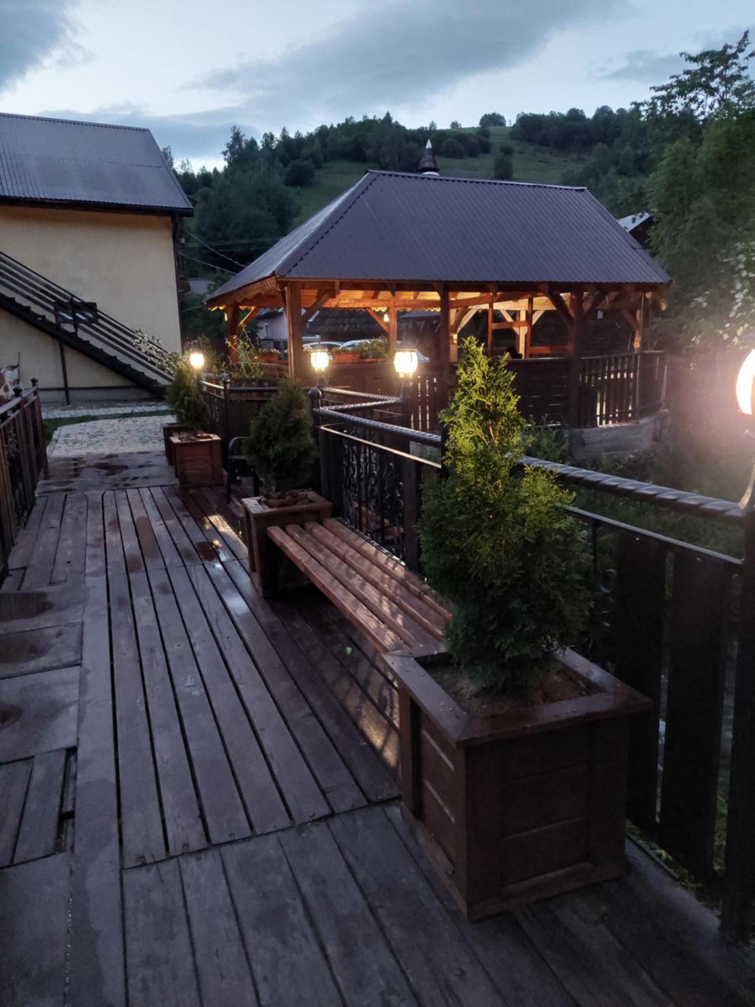 Коло Гір Hotel Kolochava Exterior photo
