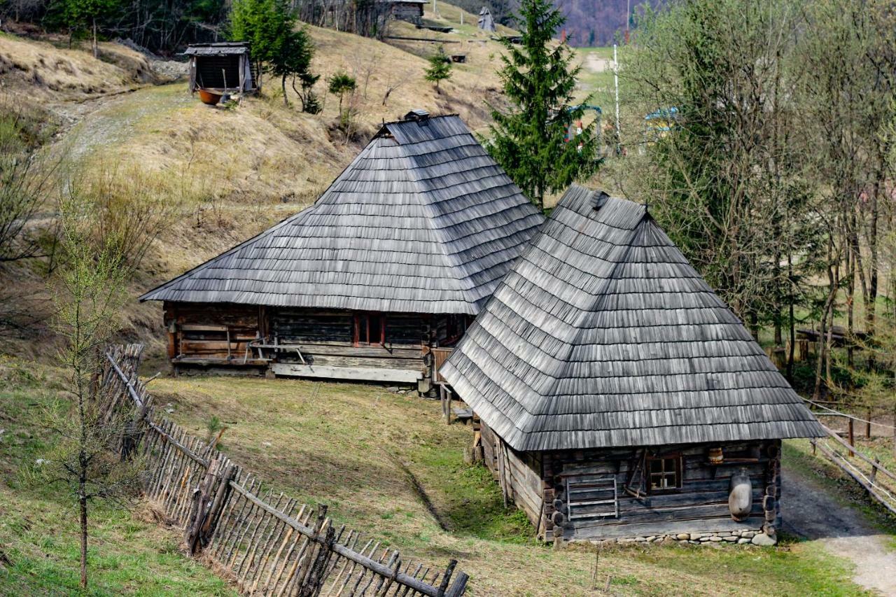 Коло Гір Hotel Kolochava Exterior photo