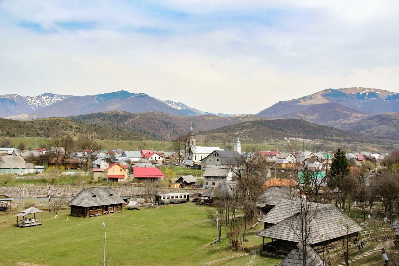 Коло Гір Hotel Kolochava Exterior photo