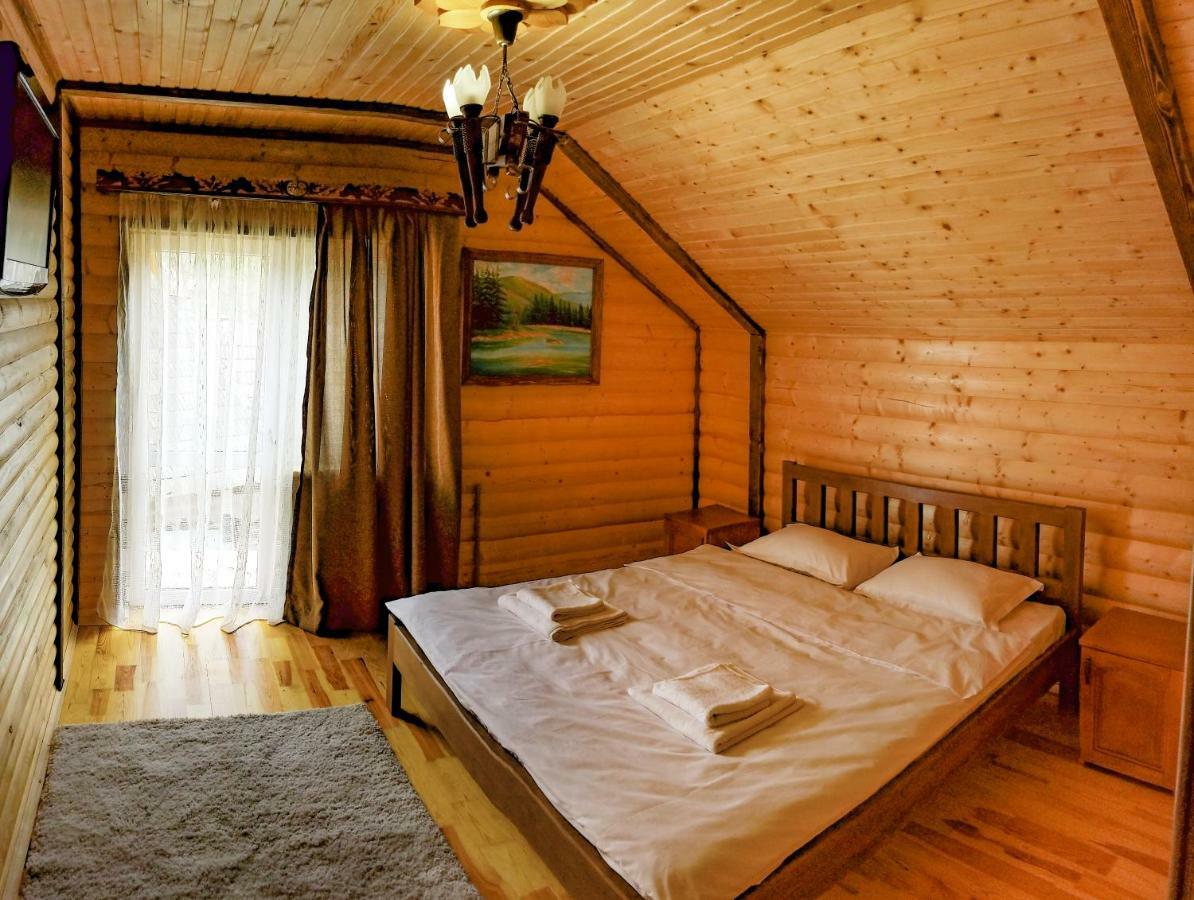 Коло Гір Hotel Kolochava Exterior photo