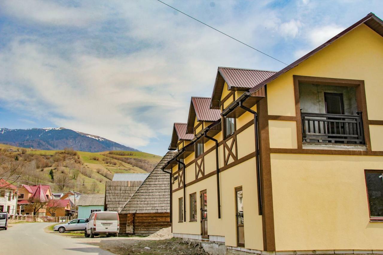 Коло Гір Hotel Kolochava Exterior photo