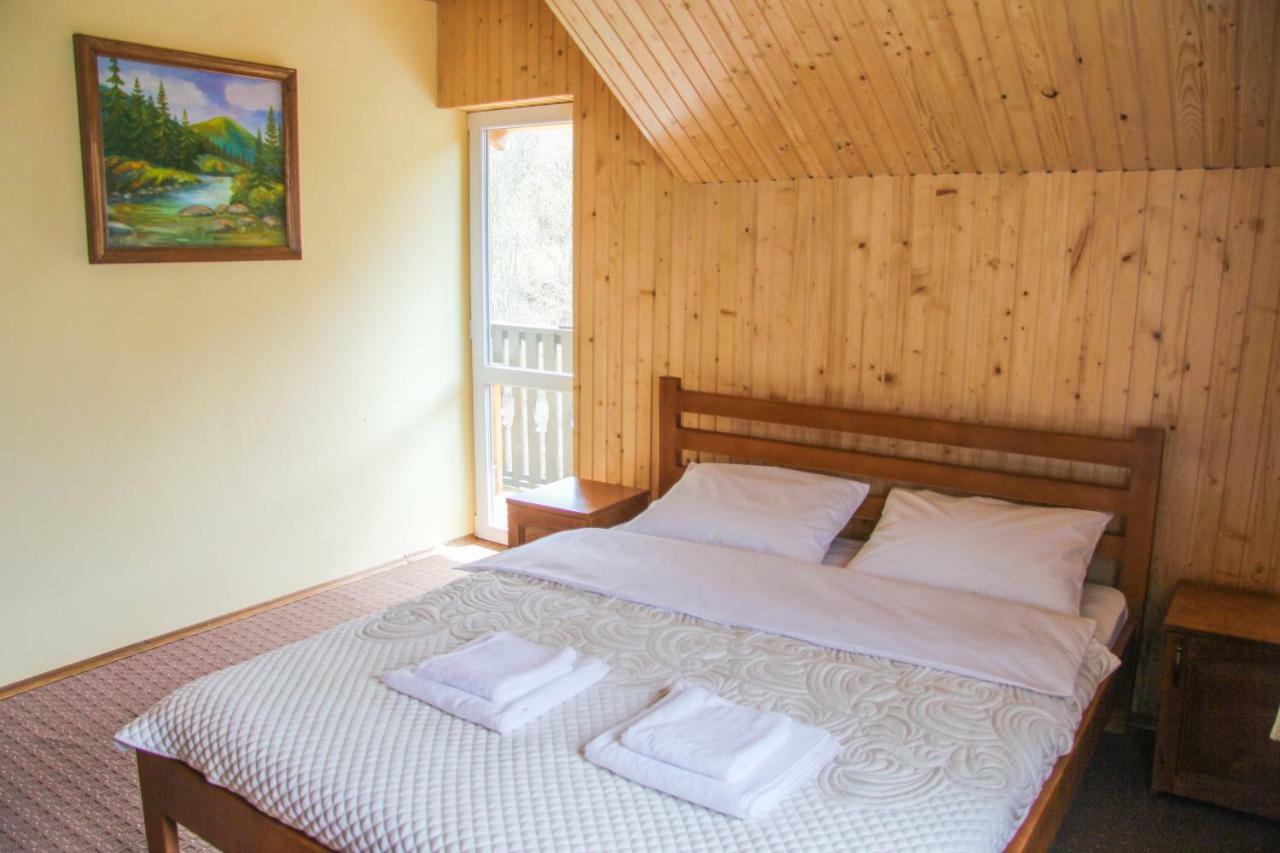 Коло Гір Hotel Kolochava Exterior photo